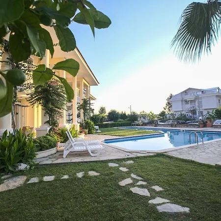 Seaside Residence, Villa Guel, Denize Sifir, 3 Yatak Odali , 6 Kisilik ,Triplex Site Icerisinde Havuzlu Villa 别墅