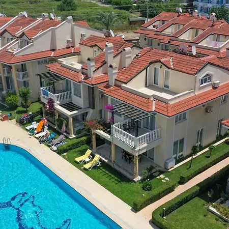 Seaside Residence, Villa Gül, Denize sıfır, 3 Yatak odalı , 6 Kişilik ,Triplex Site İçerisinde Havuzlu Villa Villa *