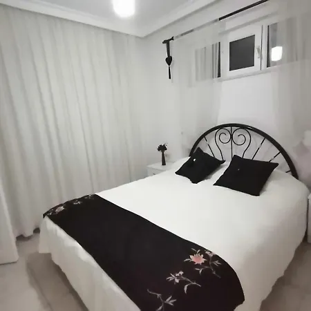 Villa Seaside Residence, Villa Gül, Denize sıfır, 3 Yatak odalı , 6 Kişilik ,Triplex Site İçerisinde Havuzlu Villa *