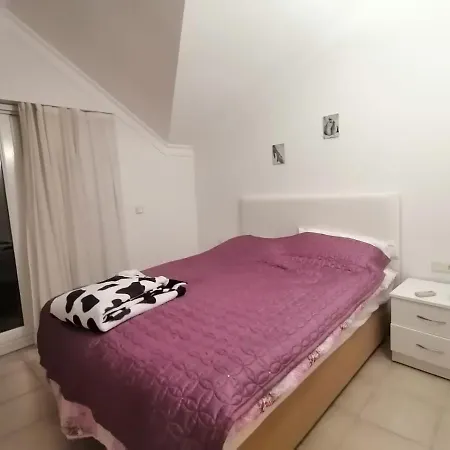 Seaside Residence, Villa Gül, Denize sıfır, 3 Yatak odalı , 6 Kişilik ,Triplex Site İçerisinde Havuzlu Villa Villa